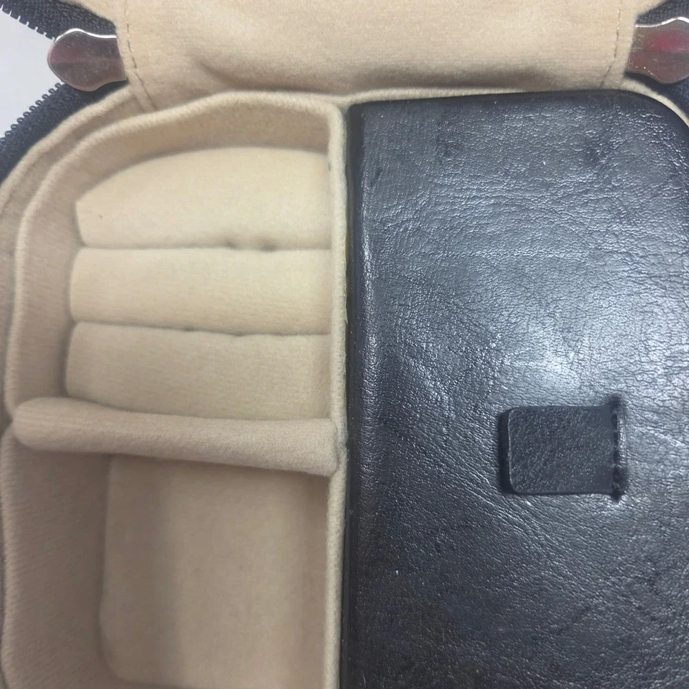 Unbranded quilted travel